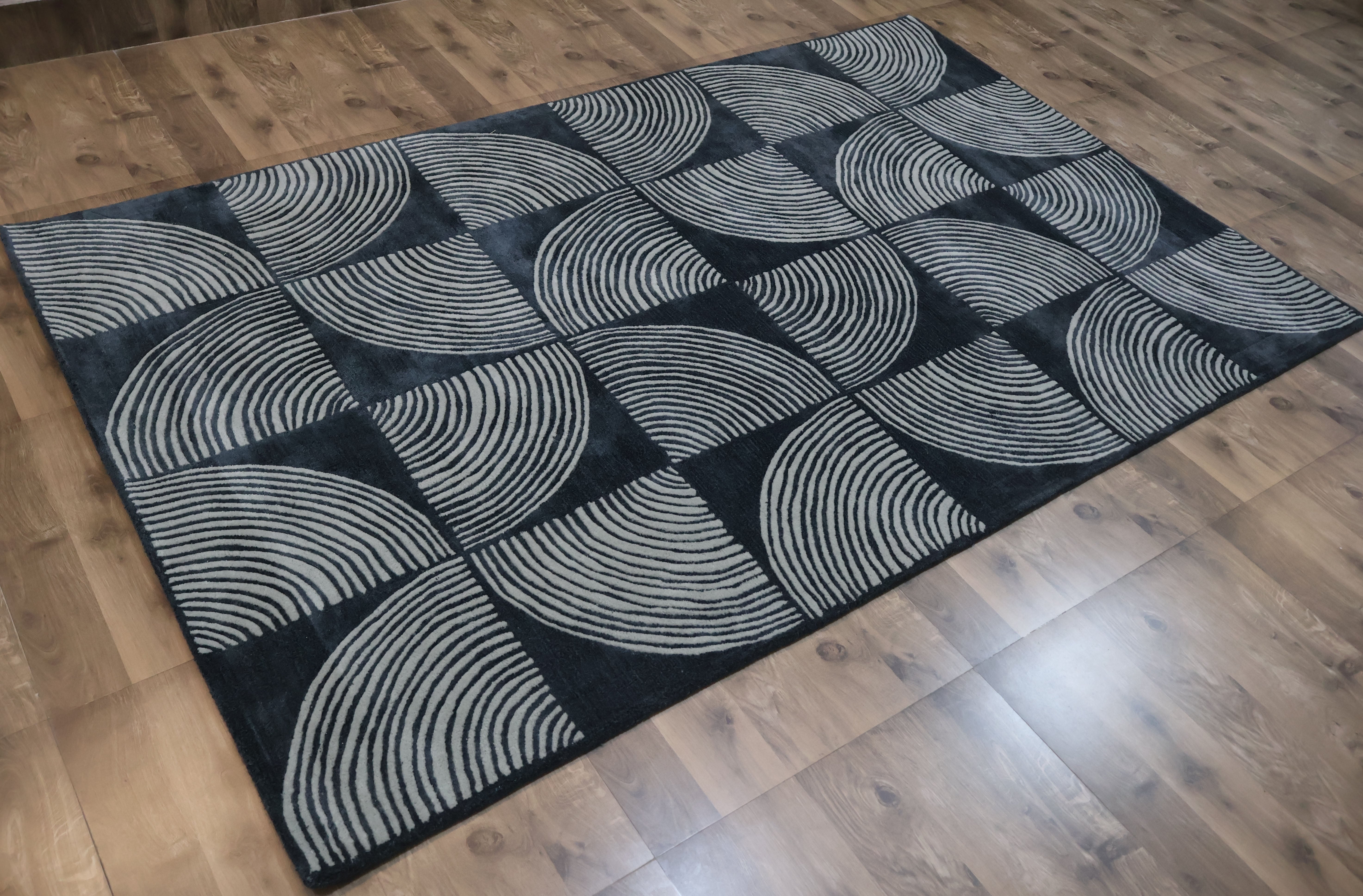 Modern Geometric Arc Pattern Designer Carpet – Black & Grey Contemporary Rug