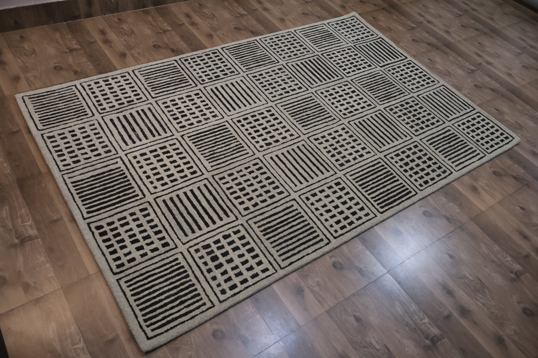 Modern Checkered Pattern Carpet – Beige & Black